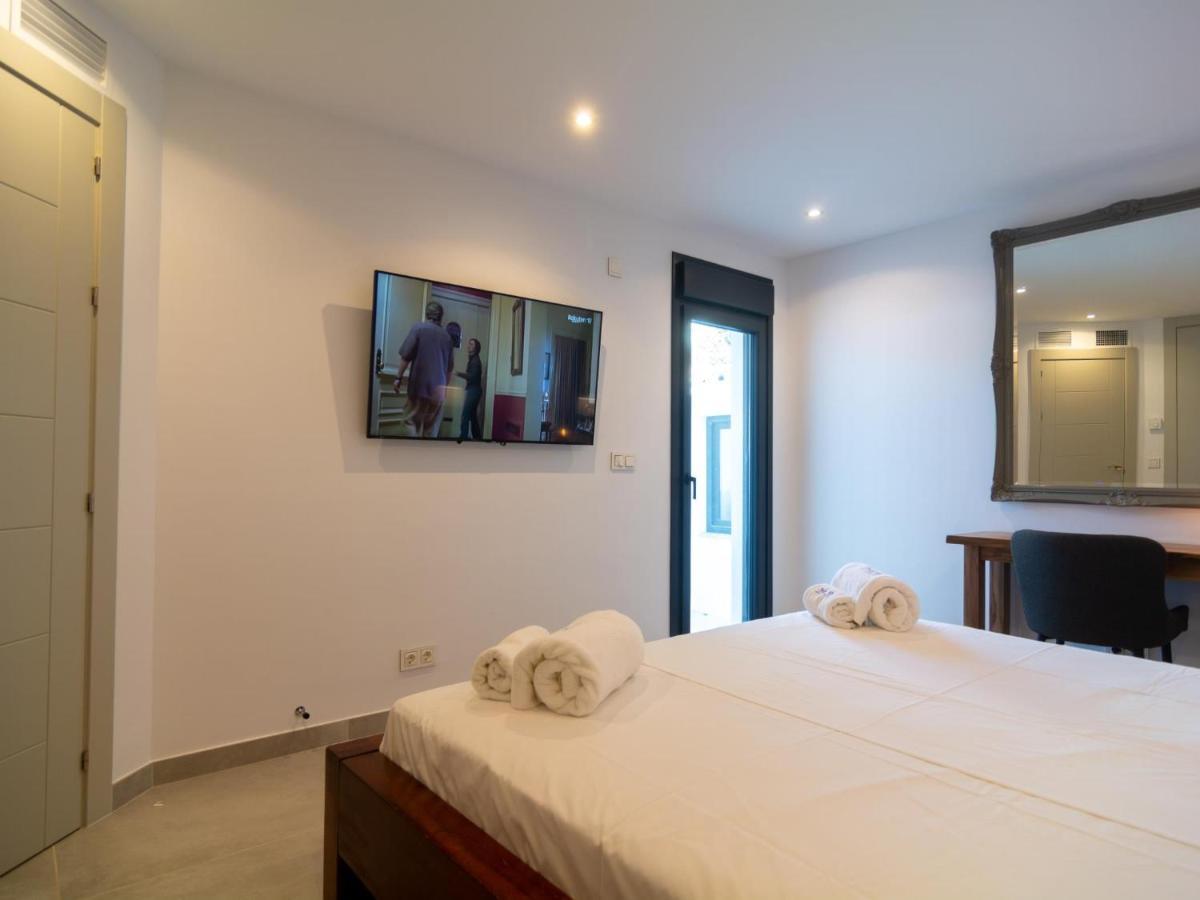 Vakantiehuis In Chapas Playa With Private Heated Pool Marbella